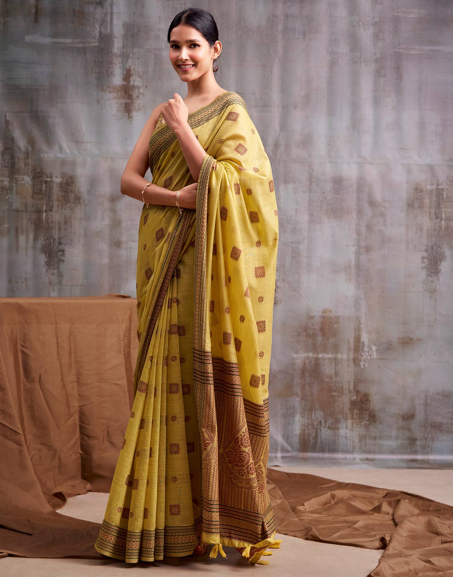 Yellow Cotton Woven Saree - Image 5