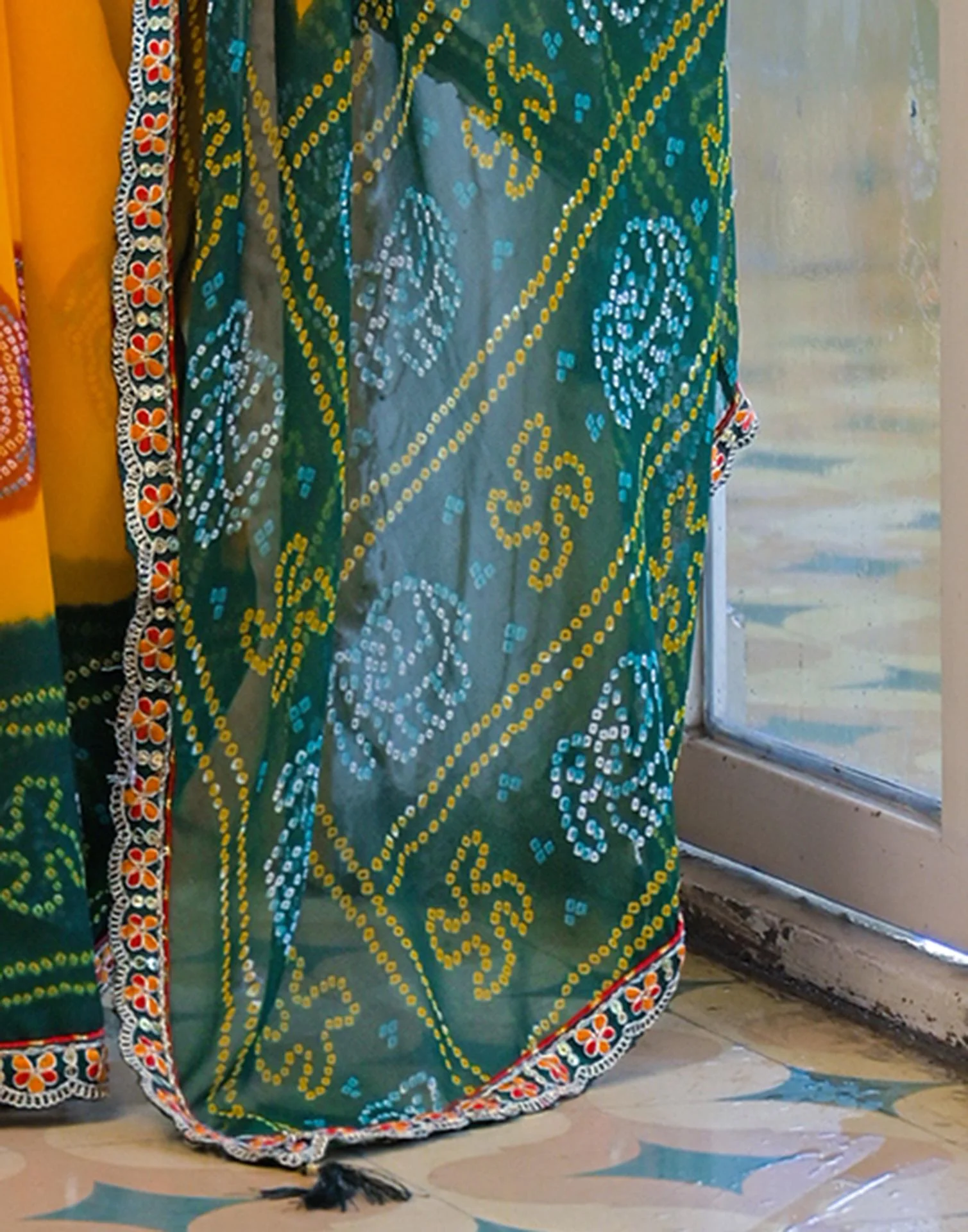 Yellow Georgette Bandhani Printed Lace Saree - Image 9