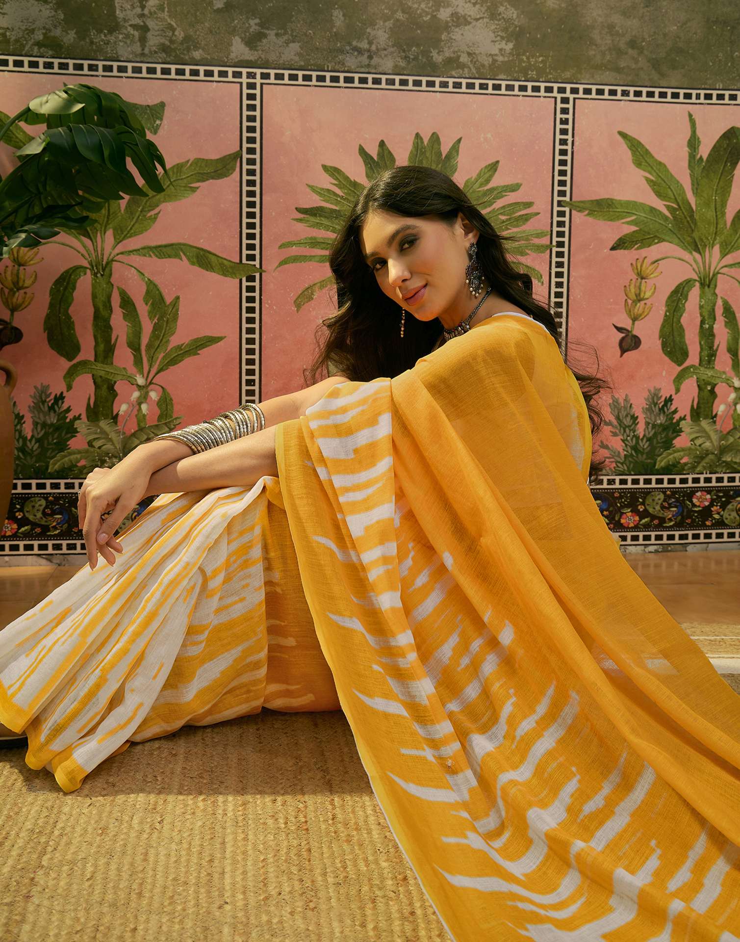 Yellow Linen Printed Saree - Image 4