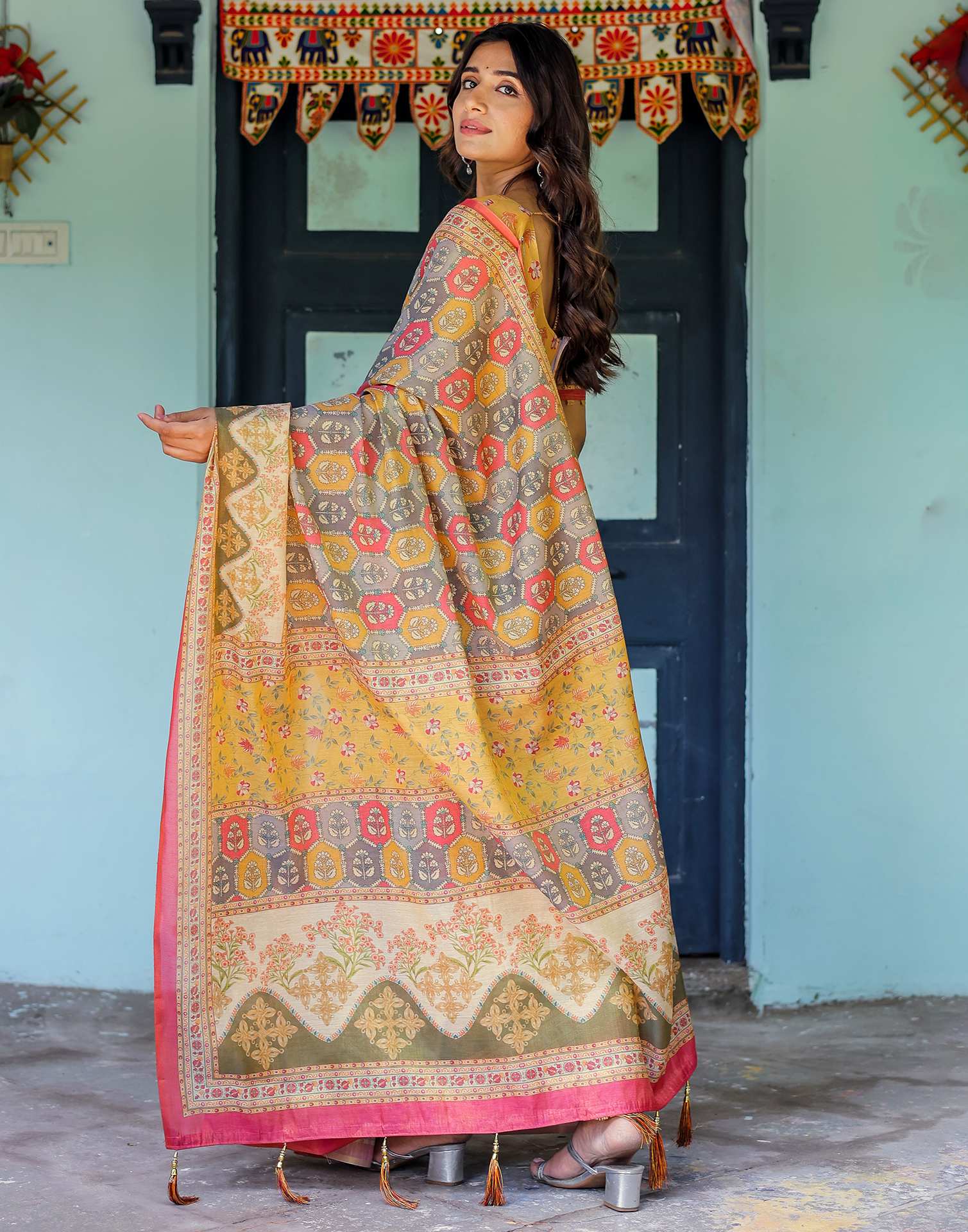 Multicoloured Shimmer Silk Printed Saree - Image 10