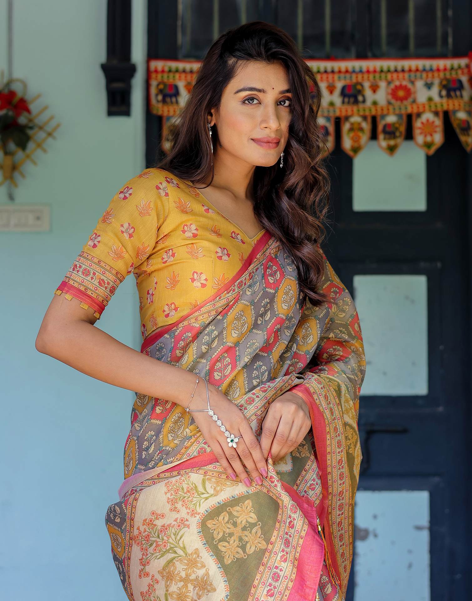 Multicoloured Shimmer Silk Printed Saree - Image 6