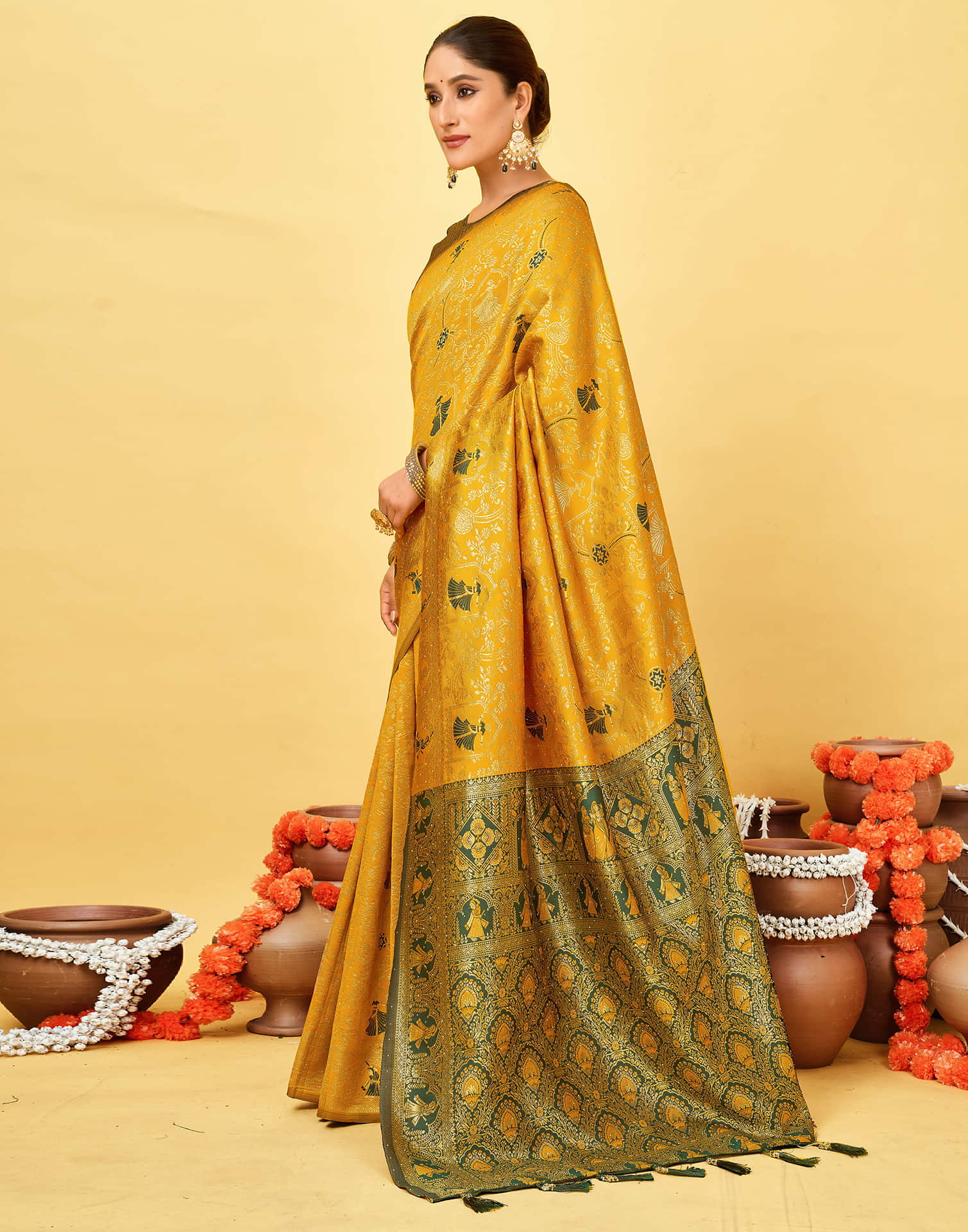 Yellow Silk Woven Baluchari Saree - Image 5