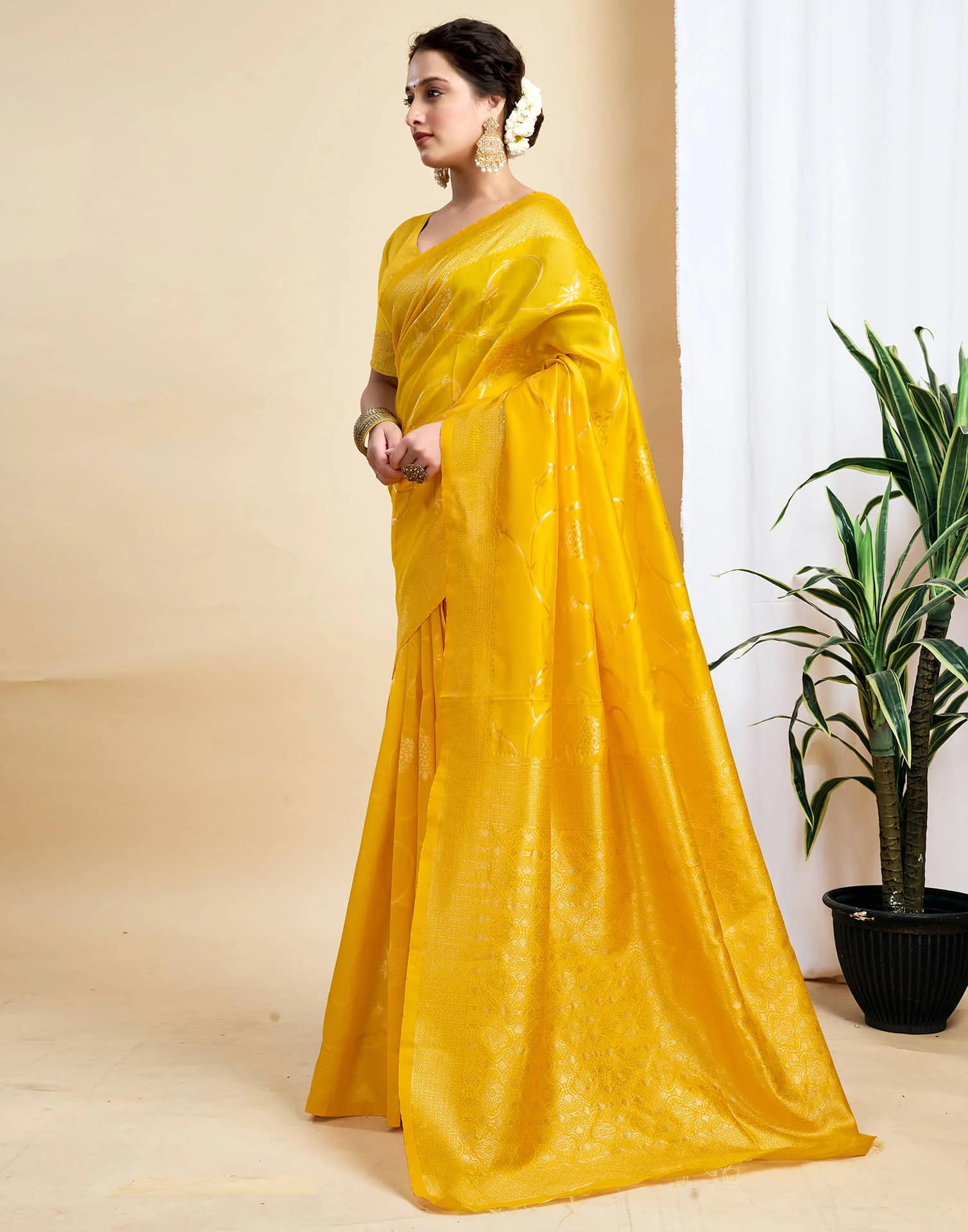 Yellow Silk Woven Banarasi Saree - Image 4