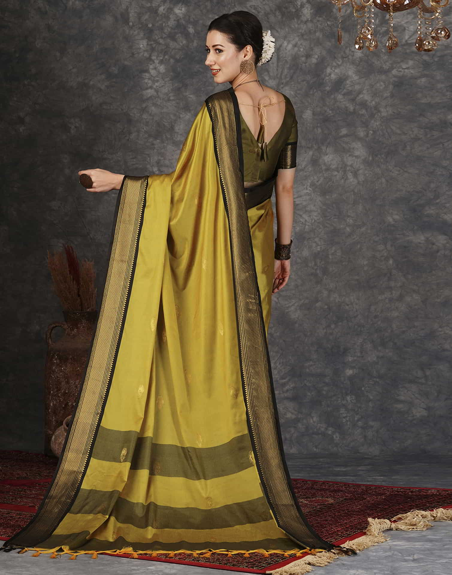 Mustard Yellow Silk Woven Kanjivaram Saree - Image 4