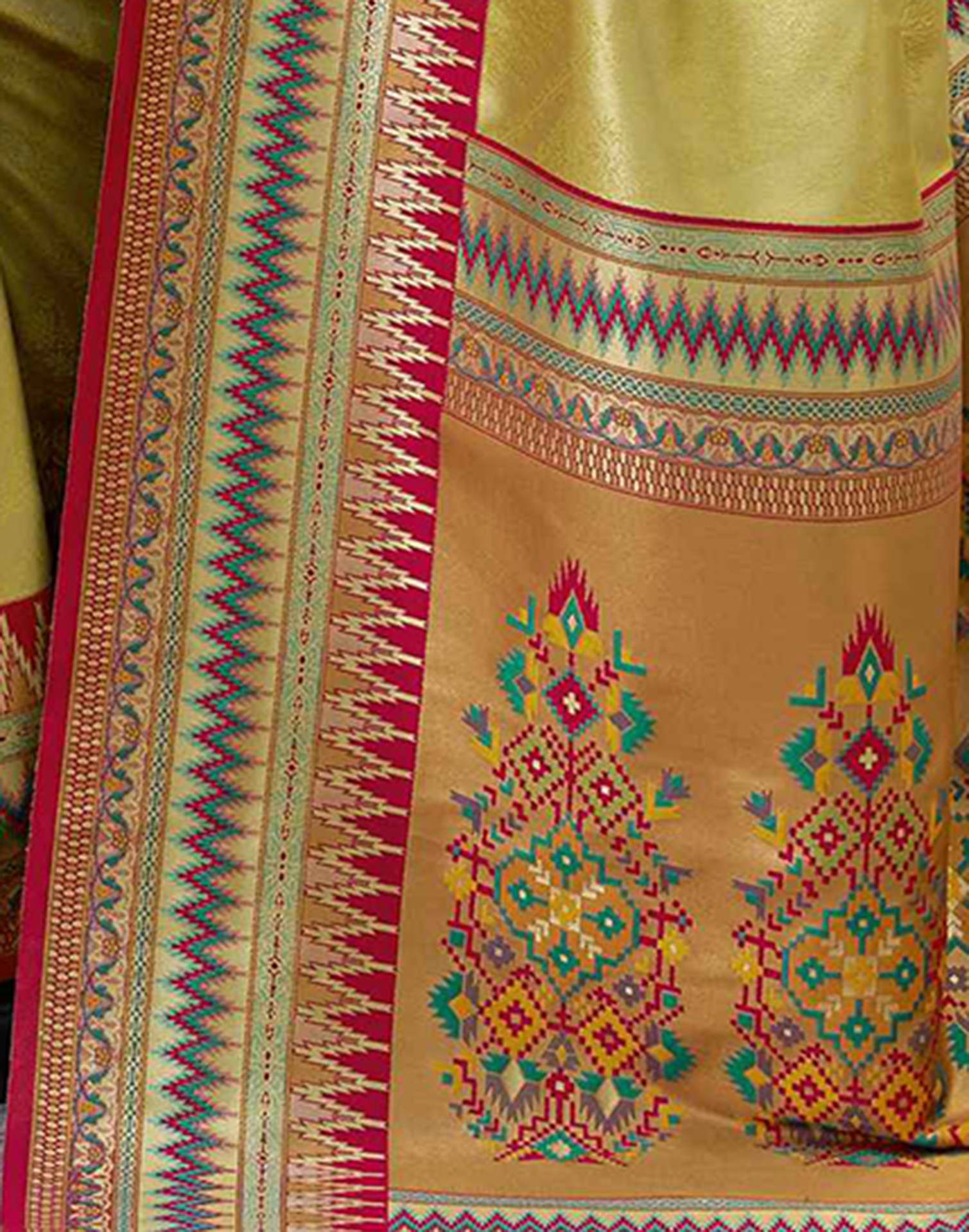 Green Tissue Silk Woven Paithani Saree - Image 6